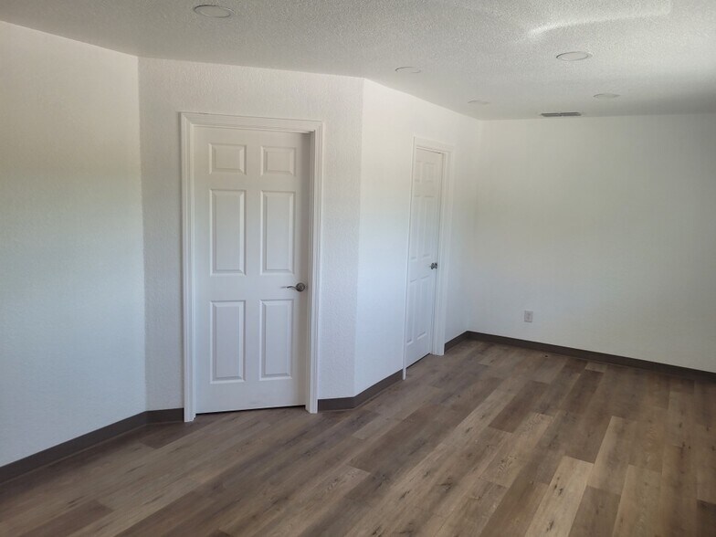 More Photos Of 406 Oak St, Wichita Falls Warehouse For Lease