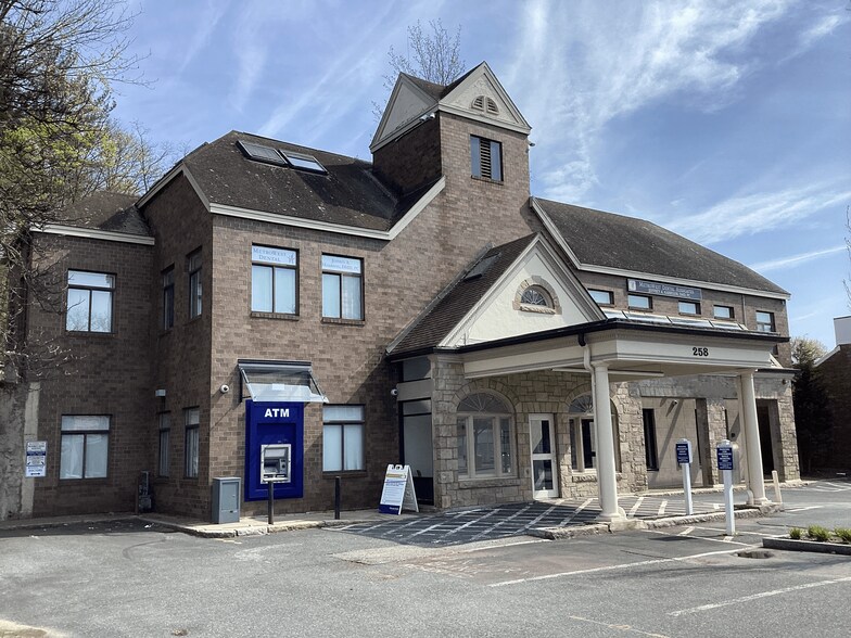 More Photos Of 258 Washington St, Wellesley Office For Sale