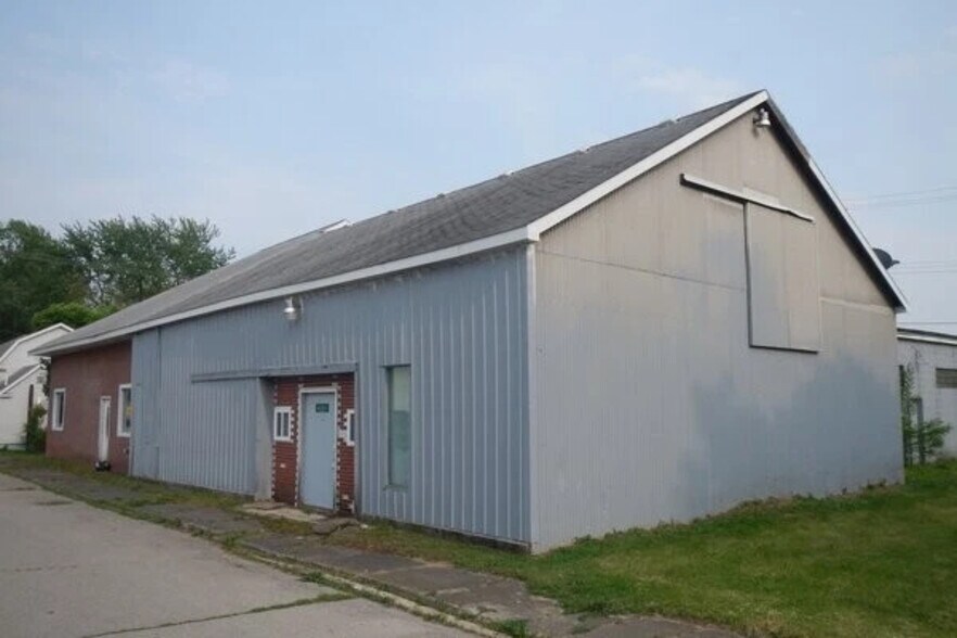 More Photos Of 4225 East St, Akron Office For Sale