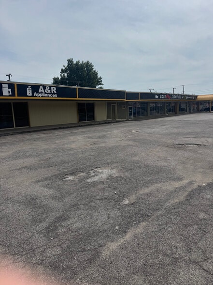 More Photos Of 6520-6526 E Pine St, Tulsa General Retail For Sale