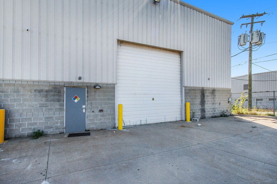 More Photos Of 23605 Regency Park Dr, Warren Manufacturing For Sale