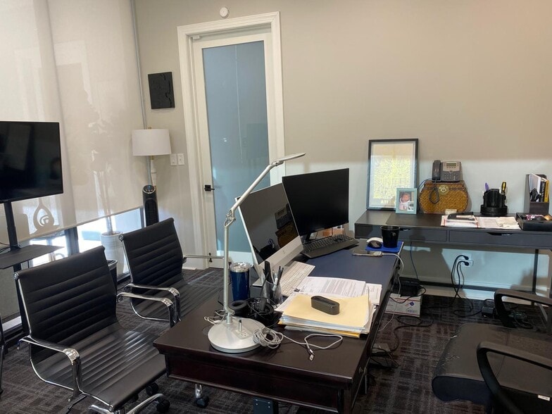 More Photos Of 869 Walnut St, Macon-Bibb Office For Sale