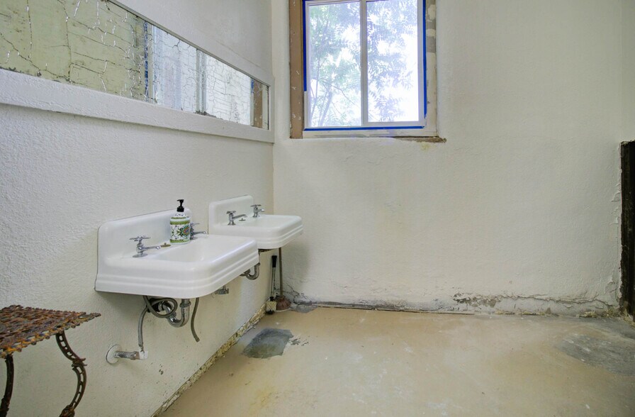 More Photos Of 155 S Miami Ave, Miami Storefront Retail Residential For Sale