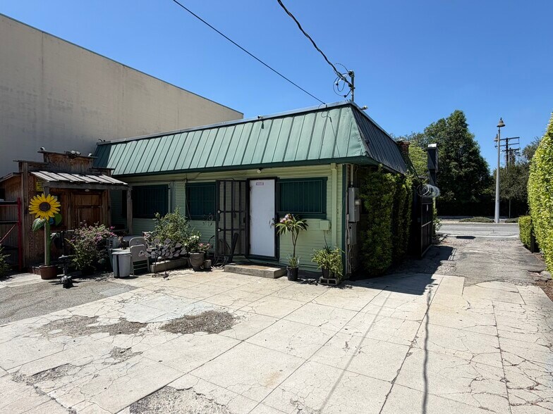 More Photos Of 480 S Rosemead Blvd, Pasadena Office For Sale