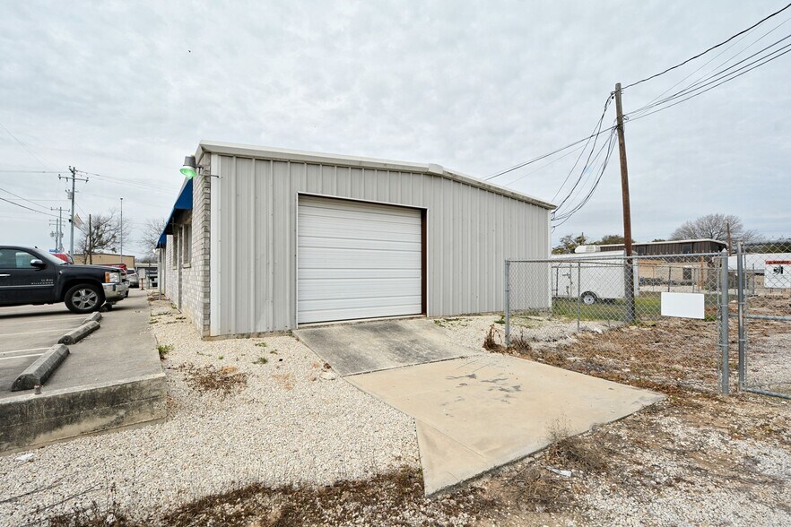 More Photos Of 100 Schertz Pky, Schertz Freestanding For Sale