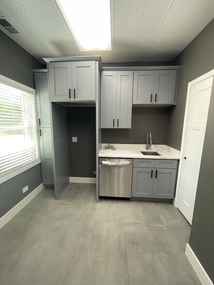 More Photos Of 1 American Way, Elgin Medical For Sale