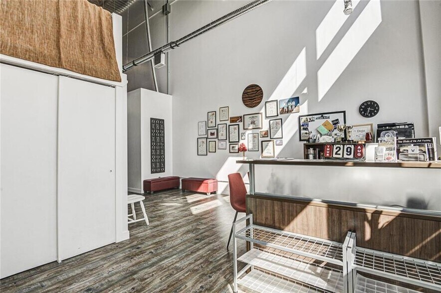 More Photos Of 141 Commercial Dr, Rocky View No 44 Light Distribution For Sale