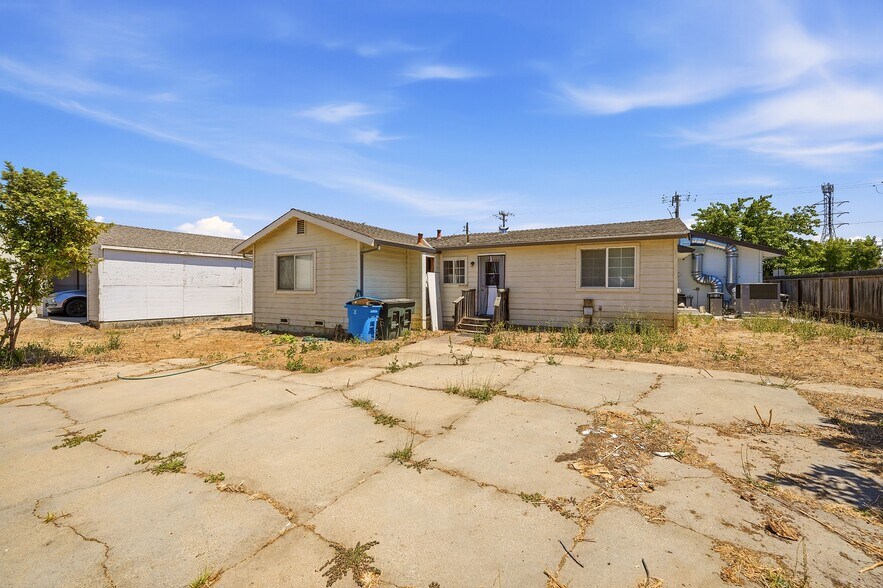 More Photos Of 285 W Main Ave, Morgan Hill Storefront Retail Residential For Sale