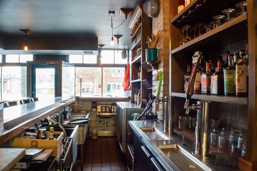 More Photos Of 338 5th Ave N, Bayport Restaurant For Sale