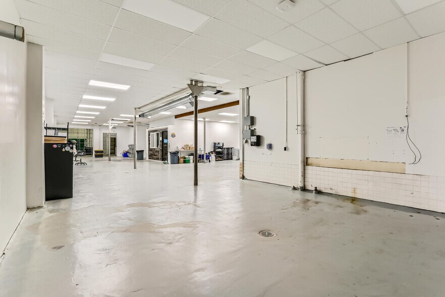 More Photos Of 81 NE Columbia Blvd, Portland Industrial For Sale