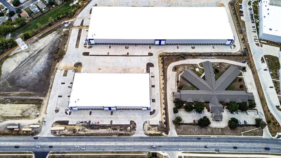 More Photos Of 5327 Eisenhauer Rd, San Antonio Unknown For Lease