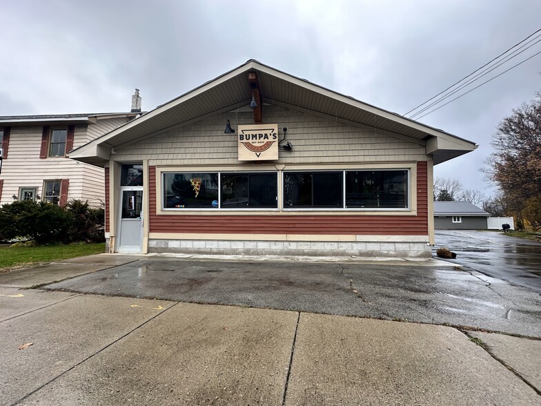 Primary Photo Of 6 Victor Mendon Rd, Mendon Convenience Store For Lease