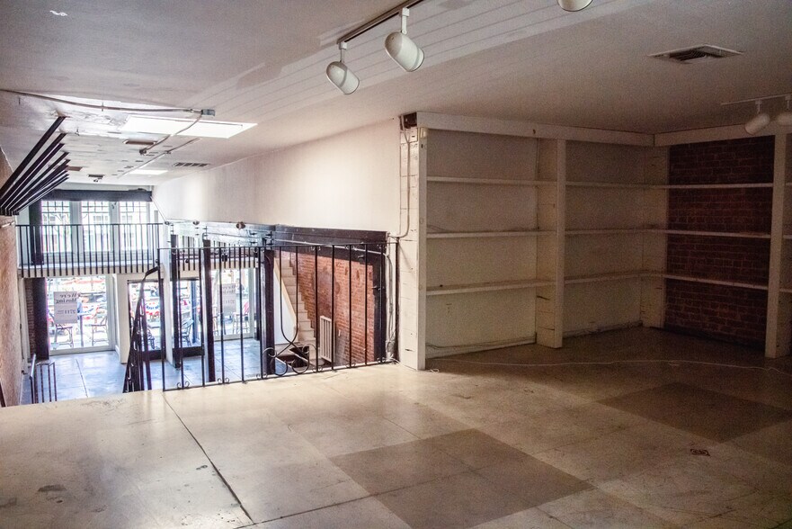 More Photos Of 2708 Main St, Santa Monica Storefront For Lease
