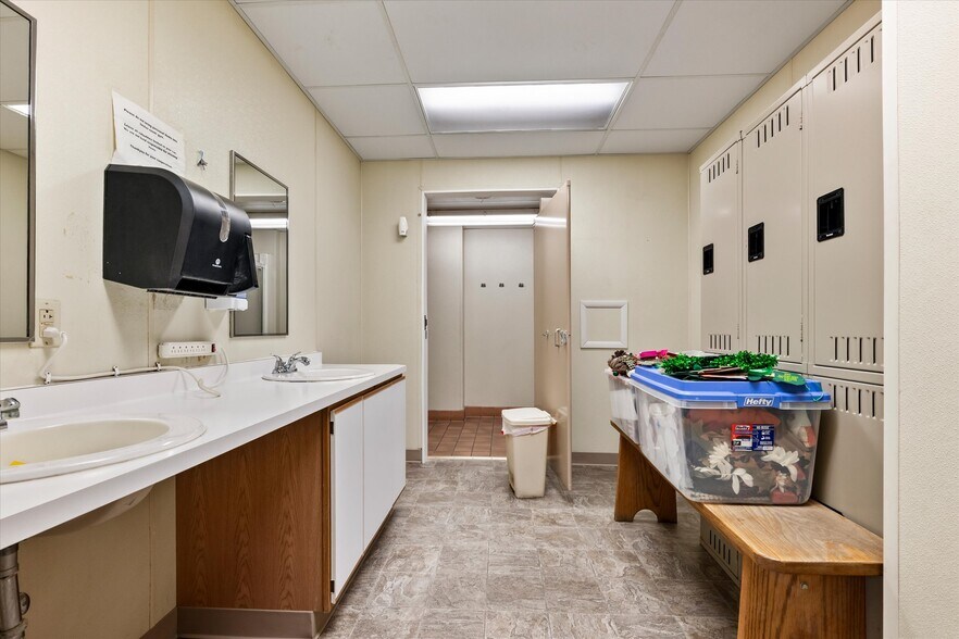 More Photos Of 18 Sportsman Dr, Clarion Medical For Lease
