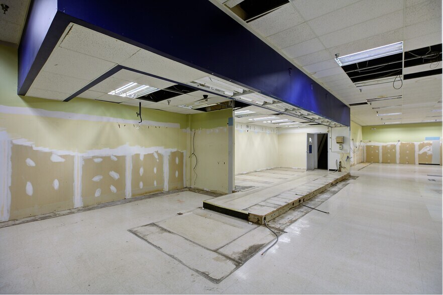 More Photos Of 75-81 Vandenburgh Ave, Troy General Retail For Lease