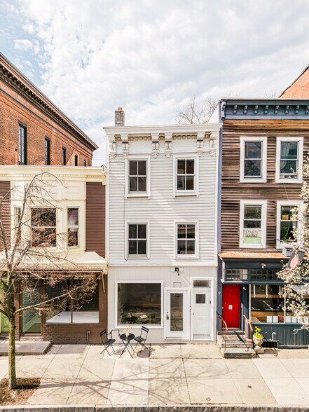 More Photos Of 323 Warren St, Hudson Storefront Retail Residential For Sale