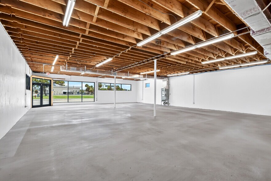 More Photos Of 519 Delaware Ave, Fort Pierce Warehouse For Sale