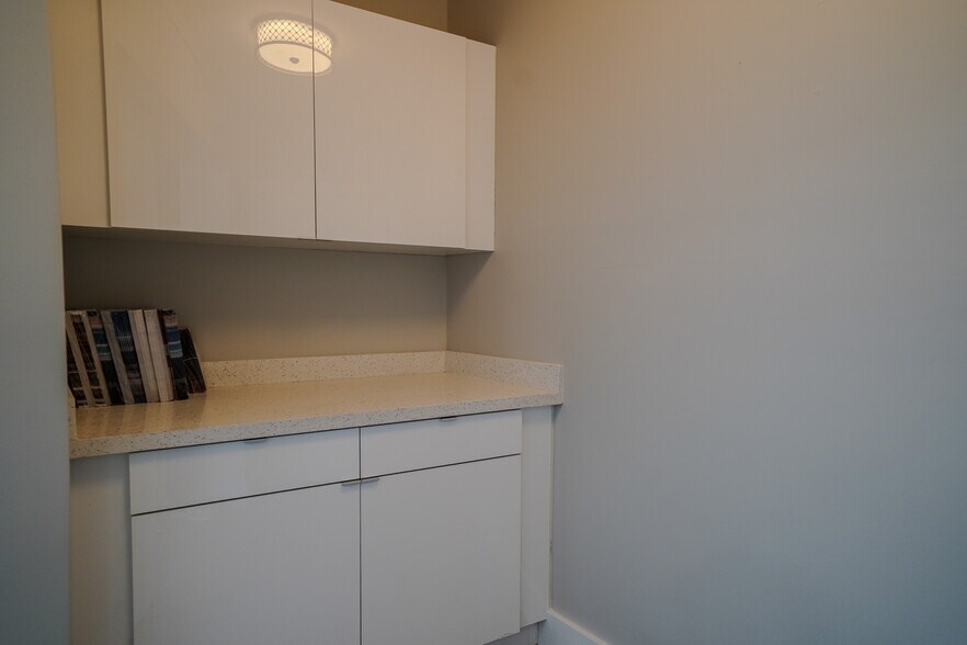 More Photos Of 131-135 Ellis Dr, Tavernier Storefront Retail Residential For Sale