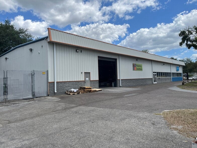 More Photos Of 7901 Benjamin Rd, Tampa Light Distribution For Sale
