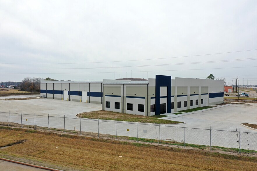 Primary Photo Of 6 White Rd, Houston Manufacturing For Sale