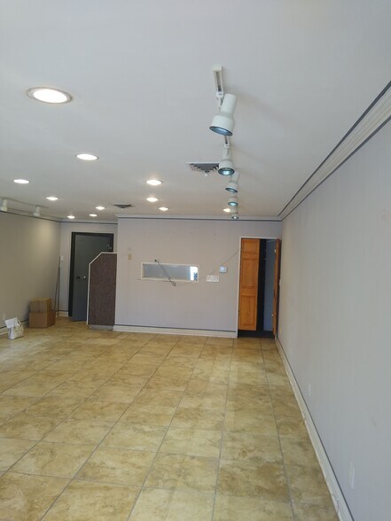 More Photos Of 301 W Broadway, Steeleville Freestanding For Sale