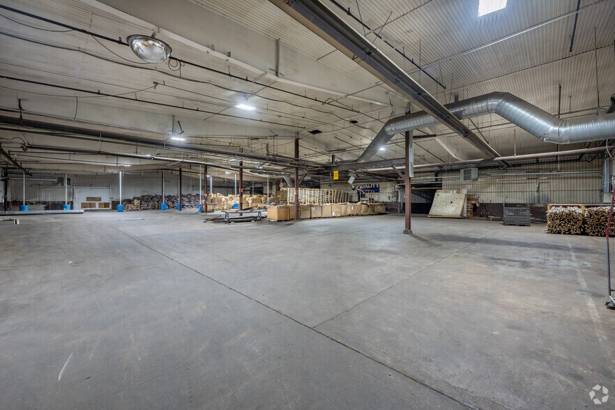 More Photos Of 236 S 2nd St, Butternut Distribution For Lease