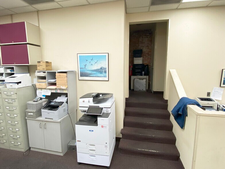 More Photos Of 214 E Lexington St, Baltimore Office For Sale