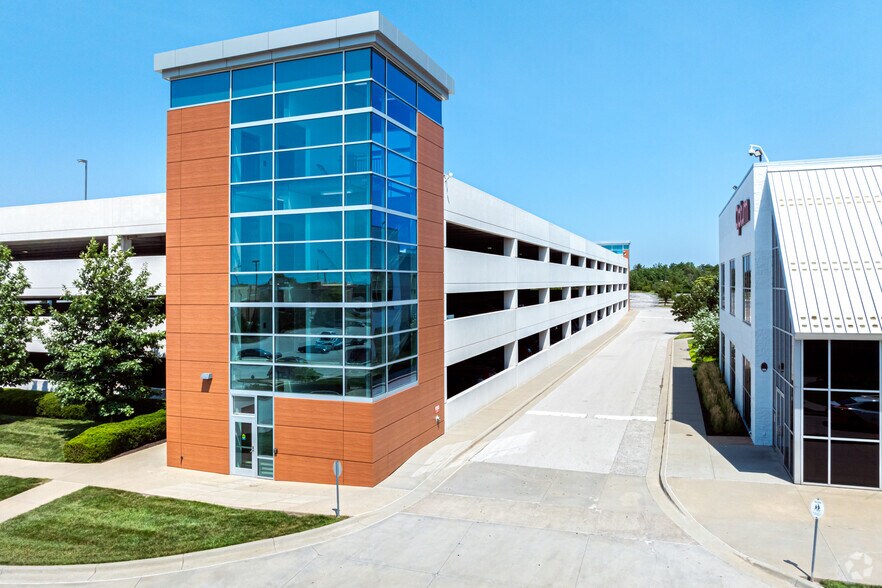 More Photos Of 6800 W 115th St, Overland Park Office For Lease