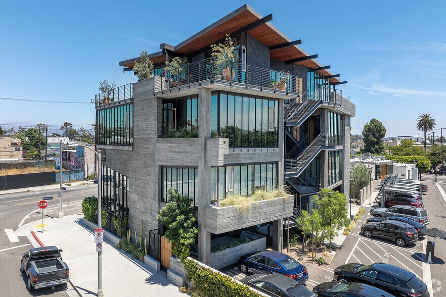 More Photos Of 5788 W Adams Blvd, Los Angeles Office For Lease