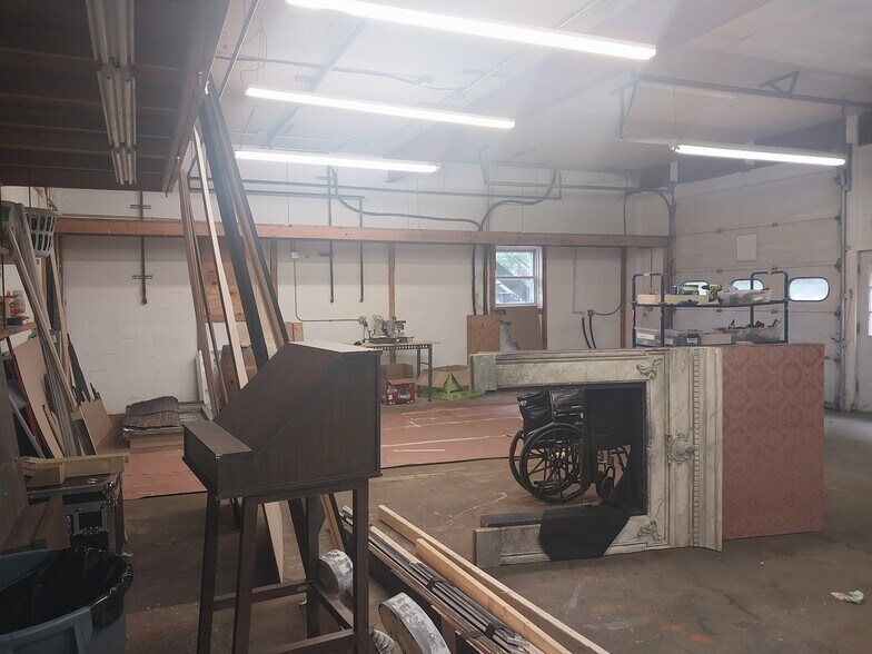 More Photos Of 688 Derby Ave, Seymour Warehouse For Lease