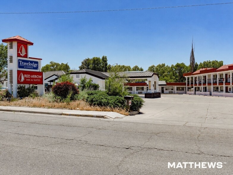 Primary Photo Of 1702 E Main St, Montrose Hotel For Sale