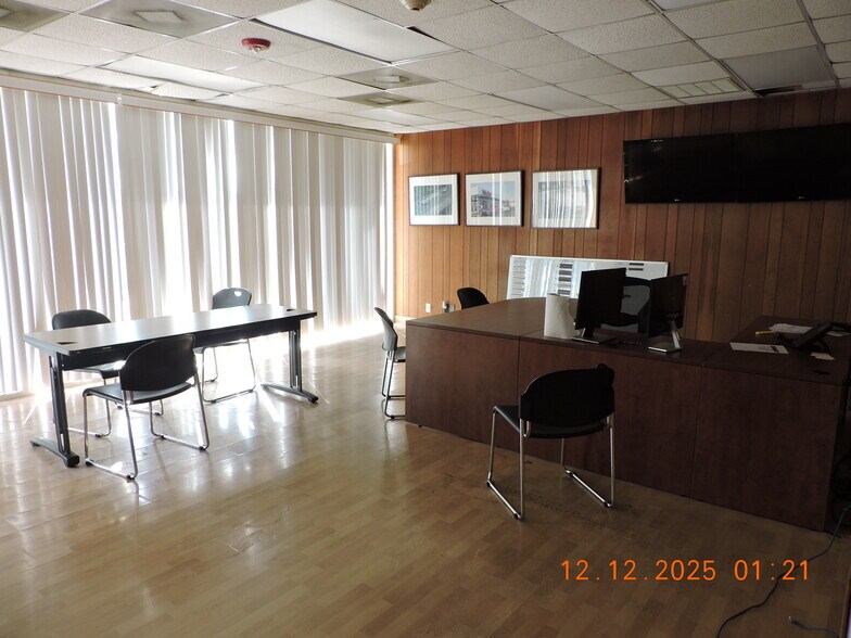 More Photos Of 8301 Beechnut St, Houston Freestanding For Lease