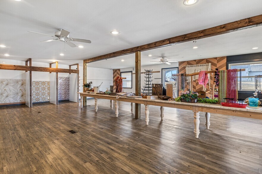 More Photos Of 1421 E Main St, Park Hills Flex For Sale