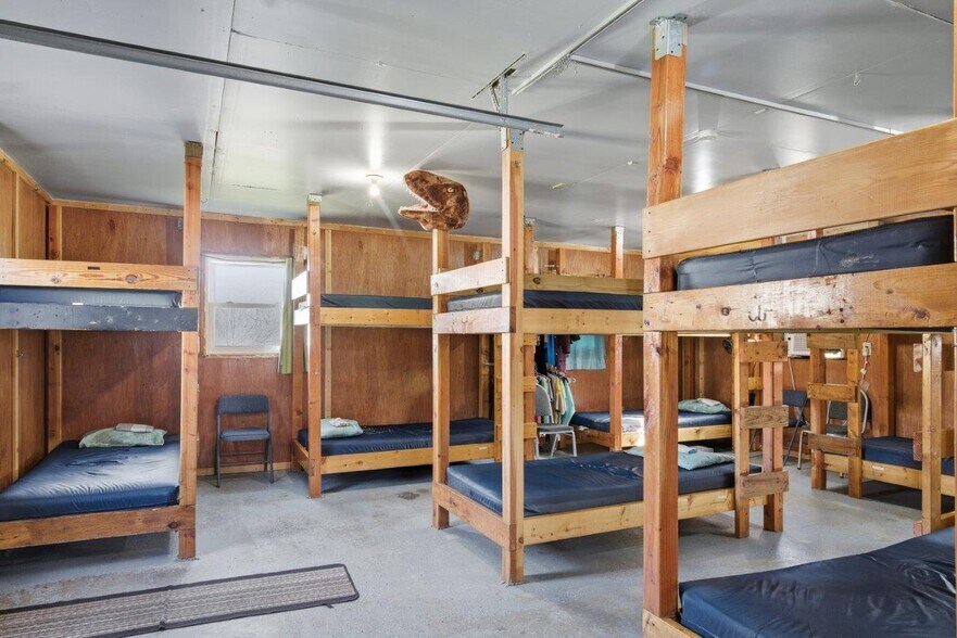 More Photos Of 204 Douglas Ln, Pearisburg Hospitality For Sale