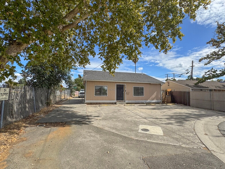 More Photos Of 2424 Cormorant Way, Sacramento Warehouse For Sale