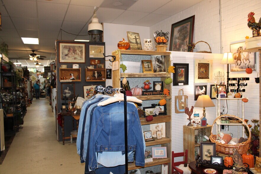 More Photos Of 120 Raleigh St, Fuquay-Varina Storefront For Sale