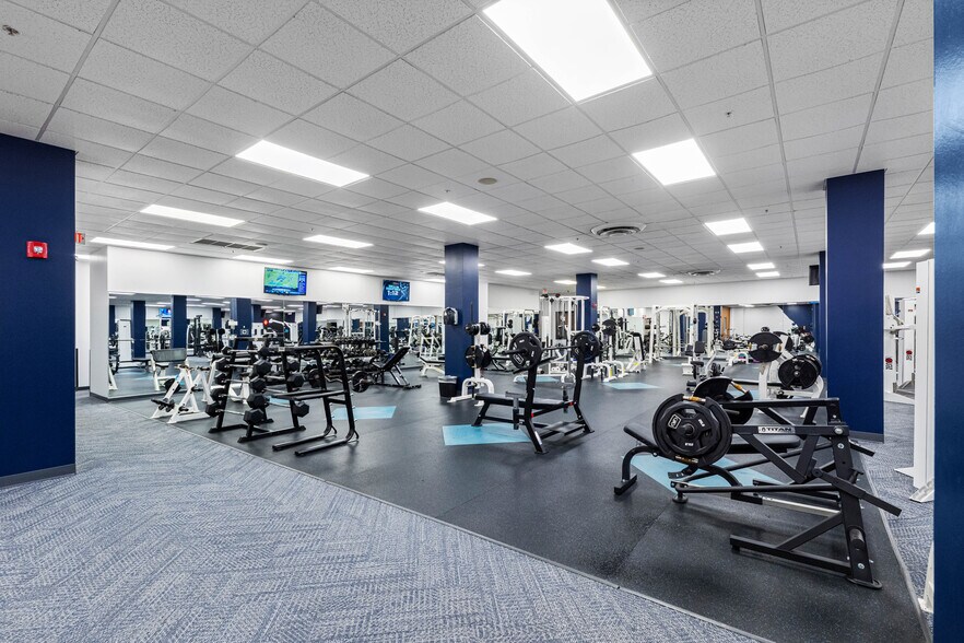 More Photos Of 5701 E Hillsborough Ave, Tampa Office For Lease