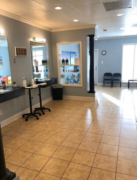 More Photos Of 6465 Calder Ave, Beaumont Storefront Retail Office For Lease