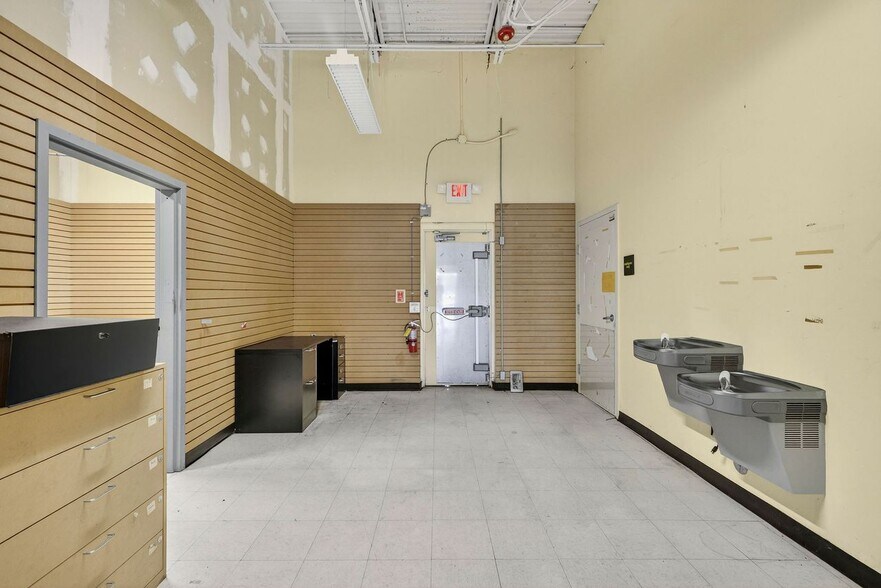 More Photos Of 300-326 Columbus Corners Dr, Whiteville Storefront For Lease