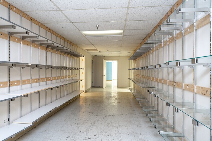 More Photos Of 3540 McCann Rd, Longview Storefront For Sale