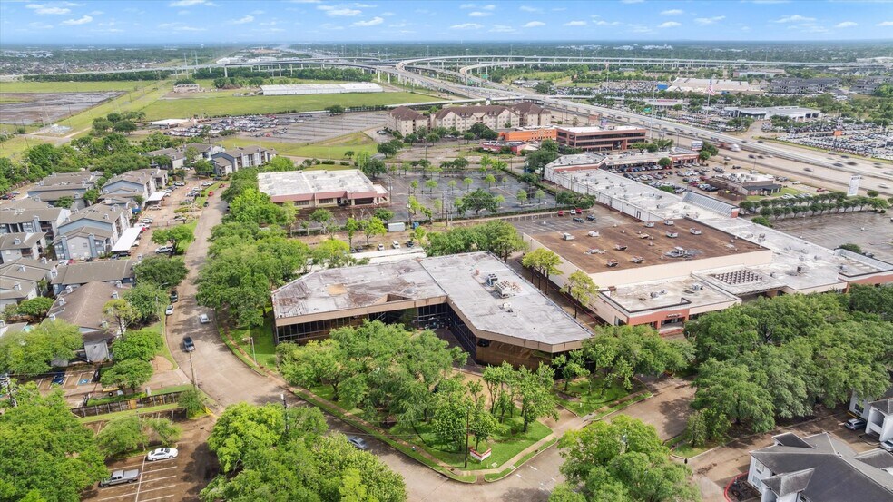 More Photos Of 12727 Featherwood Dr, Houston Medical For Lease