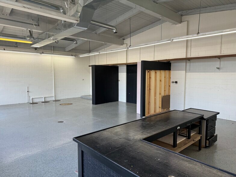 More Photos Of 5 S Madison St, Oswego Storefront Retail Office For Lease