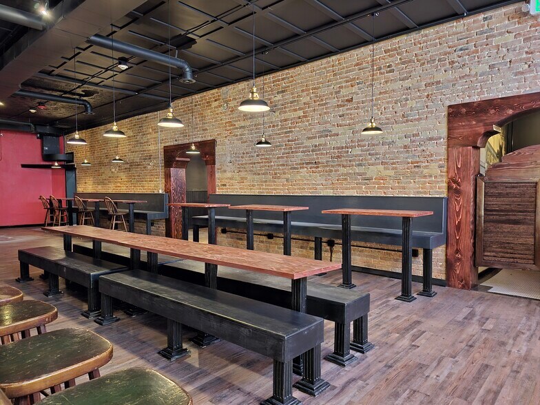 More Photos Of 1011 Front St, Evanston Restaurant For Lease