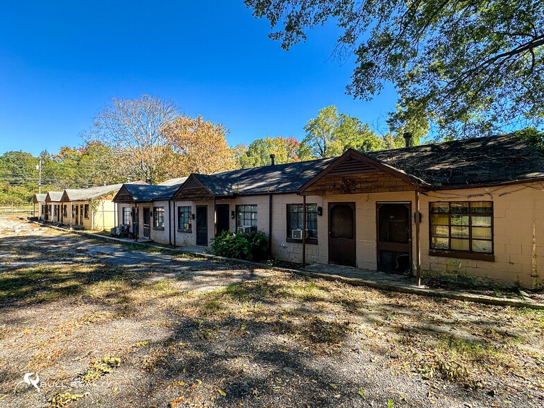 More Photos Of 566 SW University Ave, Atlanta Apartments For Sale