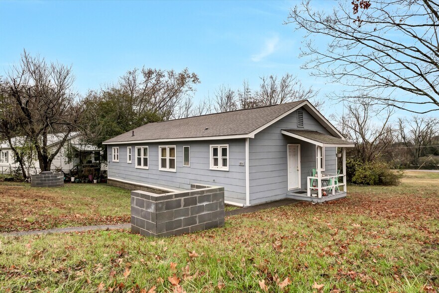 More Photos Of 100 Howard Ln, Oak Ridge Apartments For Sale