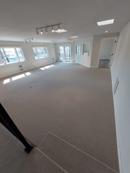 More Photos Of 2106 NW Vernon Pl, Seattle Loft Creative Space For Lease