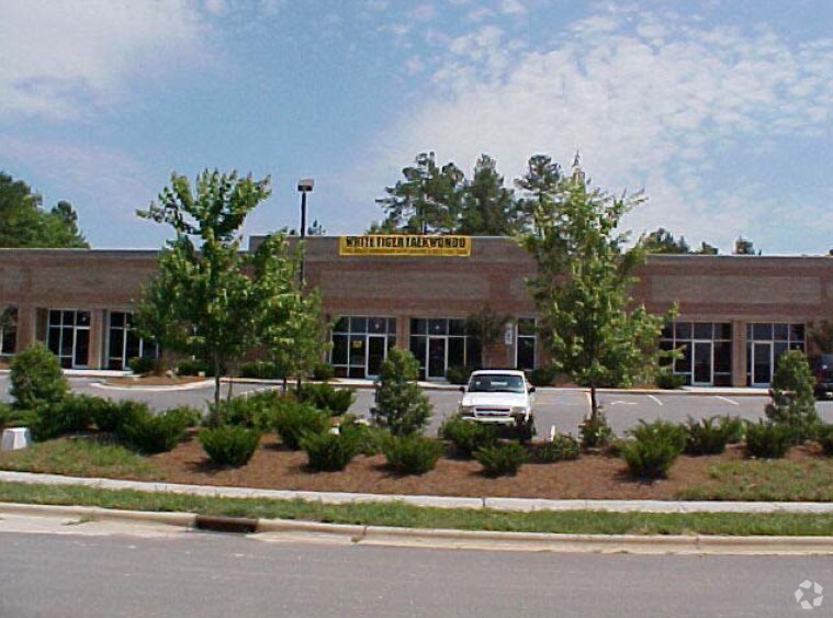 More Photos Of 1104 Great Falls Ct, Knightdale Light Distribution For Lease