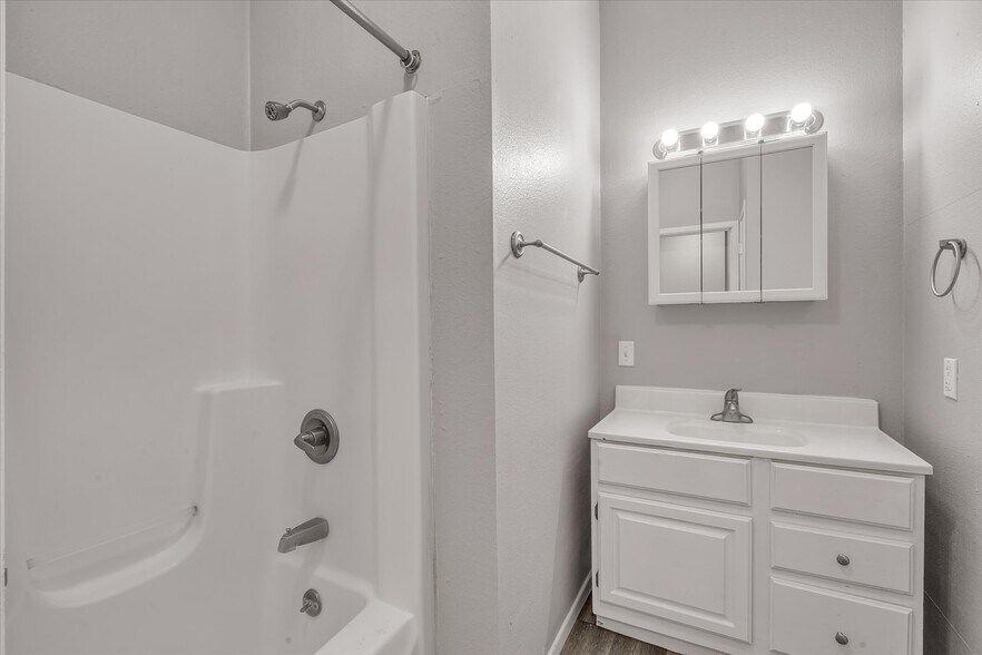 More Photos Of 1022 15th Ave, East Moline Multifamily For Sale