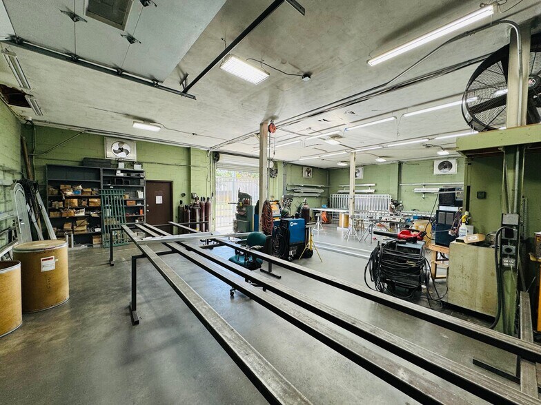 More Photos Of 1028 W Washington St, Orlando Light Distribution For Lease