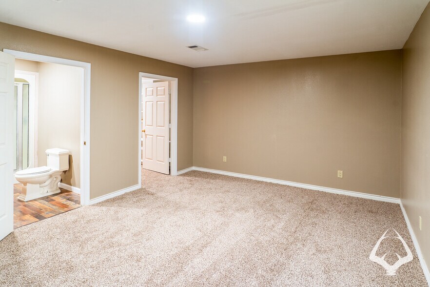 More Photos Of 205 N Wheeler Rd, Colmesneil Office For Sale